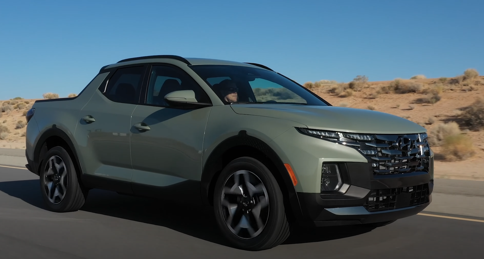 2022 hyundai santa cruz driving