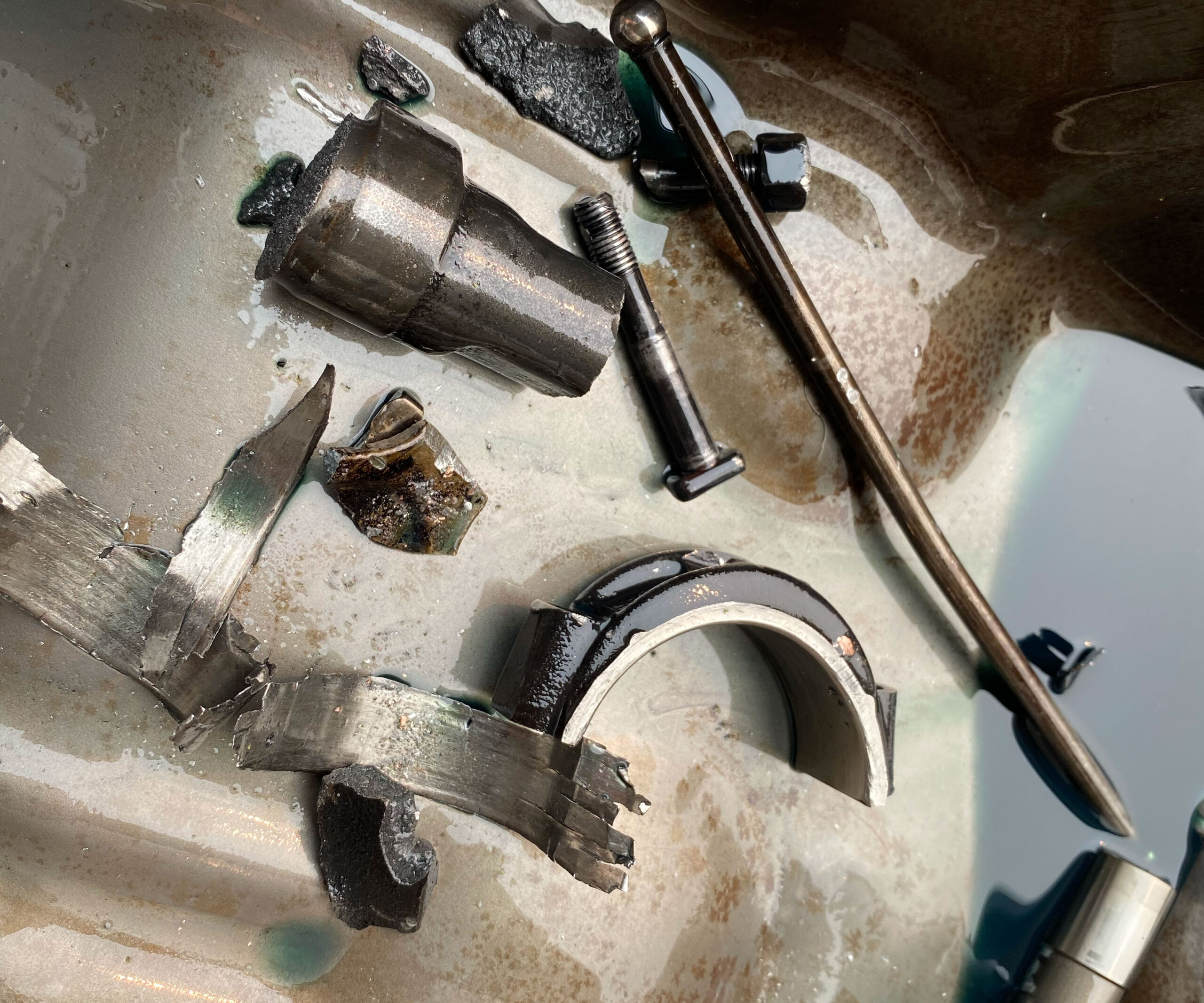 cam lobe in oil pan