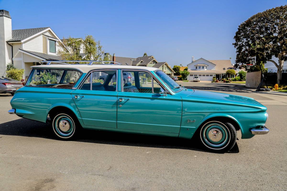profile view of a plymouth valiant